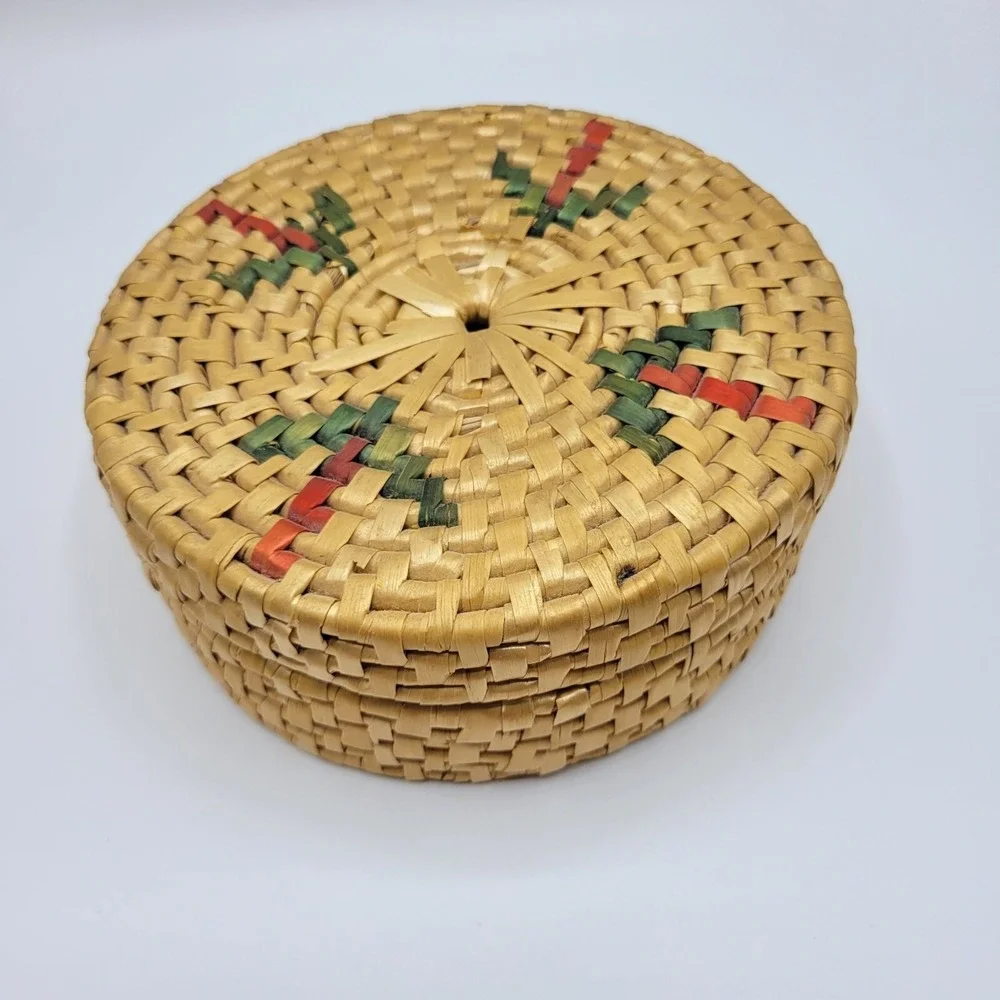 Handwoven Straw Rattan Trivet Set With Storage Basket Natural Multicolor Design